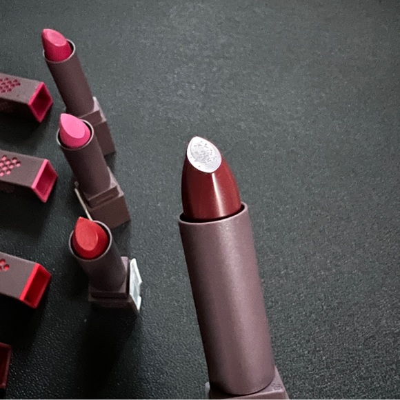 NWT Burt’s Bees Satin Lipsticks Natural Vibrant Color Shade Long Lasting Wear - Picture 4 of 8